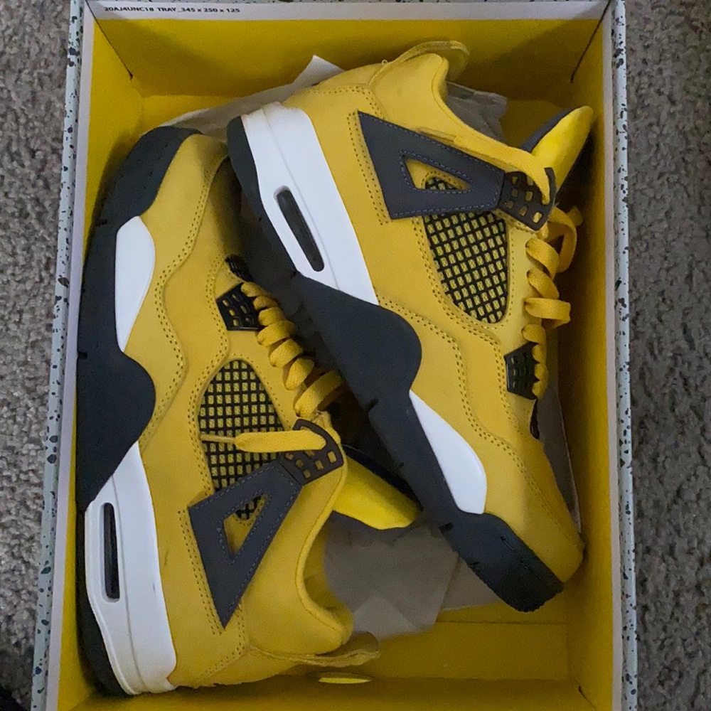Jordan Retro 4 (Lightning)